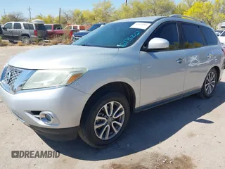 2016 Nissan Pathfinder S with VIN 5N1AR2MN1GC613261, listed as a IAAI auction lot 42024004 with 231,212 mi miles. Bid and sale history available at carsss.com. Image 17.