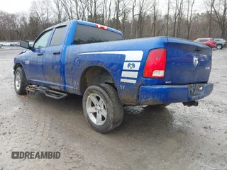 2018 Ram 1500 Express z VIN 1C6RR7FG2JS204564, wystawiony jako IAAI lot #41948064 z przebiegiem 54 340 mil mil oraz . Historia ofert i sprzedaży dostępna na DreamBid. Obrazek 3.