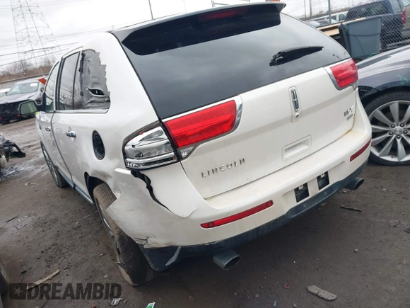 2011 Lincoln MKX with VIN 2LMDJ8JK6BBJ20920, listed as a IAAI auction lot 41651637 with 213,561 mi miles. Bid and sale history available at carsss.com. Image 3.