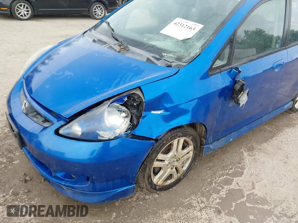 2007 Honda Fit Sport z VIN JHMGD38697S066329, wystawiony jako IAAI lot #42312163 z przebiegiem 174 935 mil mil oraz . Historia ofert i sprzedaży dostępna na DreamBid. Obrazek 6.