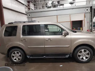 2011 Honda Pilot Touring with VIN 5FNYF4H92BB053458, listed as a IAAI auction lot 41594708 with 136,454 mi miles. Bid and sale history available at carsss.com. Image 14.