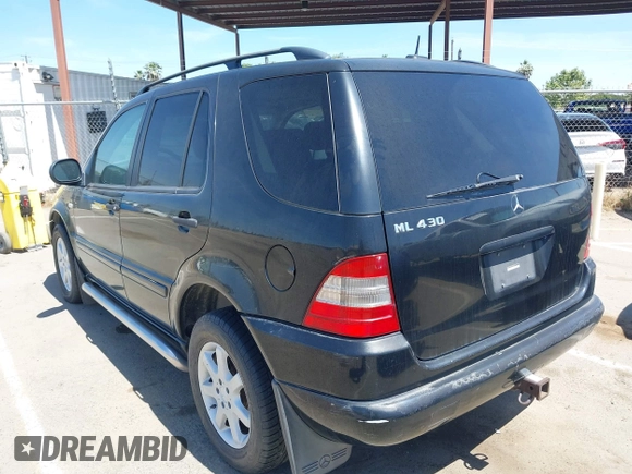 2000 Mercedes-Benz M 320/430/500 z VIN 4JGAB72E0YA203293, wystawiony jako IAAI lot #42257048 z przebiegiem 274 082 mil mil oraz . Historia ofert i sprzedaży dostępna na DreamBid. Obrazek 3.