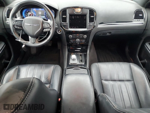 2018 Chrysler 300 S z VIN 2C3CCAGG9JH165768, wystawiony jako Copart lot #53819645 z przebiegiem 43 403 mil mil oraz Szkoda całkowita • Salvage title. Historia ofert i sprzedaży dostępna na DreamBid. Obrazek 8.