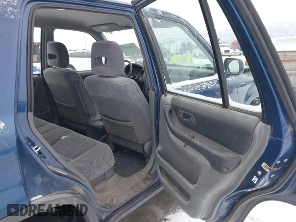 1998 Honda CR-V LX with VIN JHLRD1845WC074386, listed as a IAAI auction lot 41467972 with 194,635 mi miles. Bid and sale history available at carsss.com. Image 8.