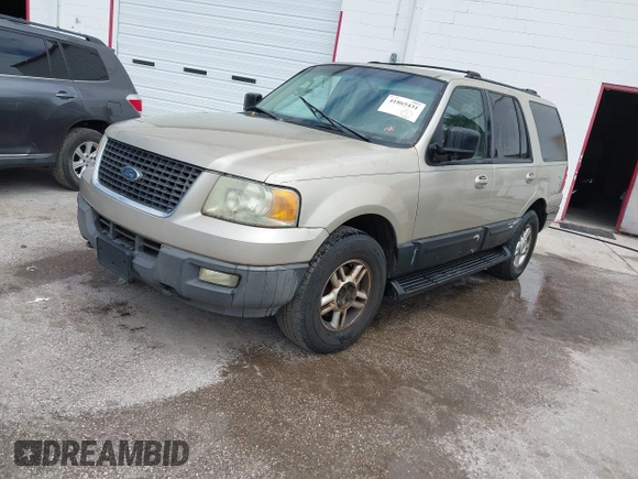 2004 Ford Expedition Special Service with VIN 1FMPU16L24LA37285, listed as a IAAI auction lot 41865431 with 244,616 mi miles. Bid and sale history available at carsss.com. Image 2.