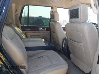 2005 Lincoln Navigator Luxury z VIN 5LMFU27545LJ03545, wystawiony jako IAAI lot #41630300 z przebiegiem 157 681 mil mil oraz . Historia ofert i sprzedaży dostępna na DreamBid. Obrazek 8.