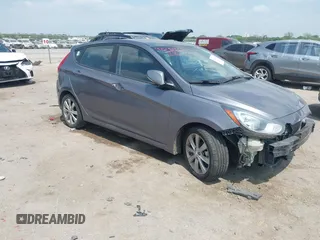 2013 Hyundai Accent SE z VIN KMHCU5AE6DU134272, wystawiony jako IAAI lot #42046223 z przebiegiem 170 231 mil mil oraz . Historia ofert i sprzedaży dostępna na DreamBid. Obrazek 1.