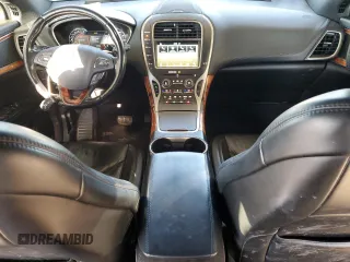 2016 Lincoln MKX Select z VIN 2LMTJ8KR4GBL58263, wystawiony jako Copart lot #48321995 z przebiegiem 134 787 mil mil oraz Szkoda całkowita • Salvage title. Historia ofert i sprzedaży dostępna na DreamBid. Obrazek 8.