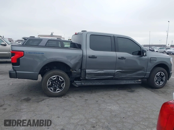 2023 Ford F-150 Lightning Pro with VIN 1FTVW1EL8PWG48559, listed as a IAAI auction lot 42033123 with 8,845 mi miles and . Bid and sale history available at DreamBid. Image 13.