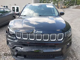 2022 Jeep Compass Latitude Lux with VIN 3C4NJDFBXNT141932, listed as a IAAI auction lot 42527878 with 29,855 mi miles and . Bid and sale history available at DreamBid. Image 13.