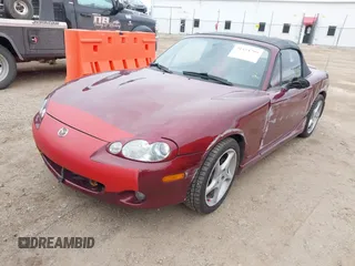 2003 Mazda MX-5 Miata Cloth z VIN JM1NB353X30308589, wystawiony jako IAAI lot #41454795 z przebiegiem 110 940 mil mil oraz . Historia ofert i sprzedaży dostępna na DreamBid. Obrazek 2.