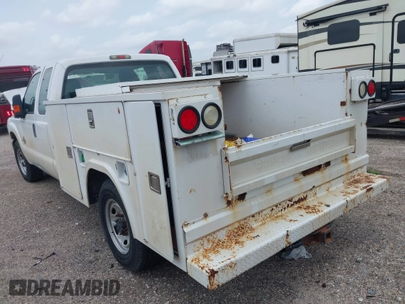 2011 Ford F-250 XL with VIN 1FT7X2AT4BEC33450, listed as a IAAI auction lot 39410571 with Not provided miles and . Bid and sale history available at DreamBid. Image 3.