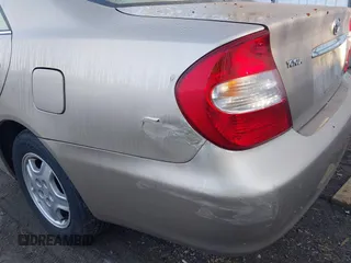 2003 Toyota Camry LE z VIN 4T1BF32K03U562089, wystawiony jako IAAI lot #42213639 z przebiegiem 281 054 mil mil oraz . Historia ofert i sprzedaży dostępna na DreamBid. Obrazek 13.