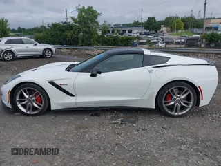2015 Chevrolet Corvette Z51 3LT z VIN 1G1YM2D72F5119618, wystawiony jako IAAI lot #42744702 z przebiegiem Nie podano mil oraz . Historia ofert i sprzedaży dostępna na DreamBid. Obrazek 14.