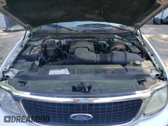 2002 Ford Expedition XLT с VIN 1FMRU15W52LA94288, выставлен на аукционе Copart как лот 52745335 с пробегом 219 734 миль миль и Списание • Salvage title. История ставок и продаж доступна на DreamBid. Изображение 11.