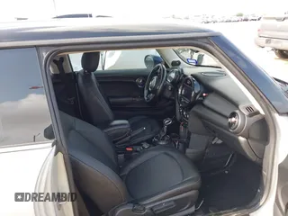 2017 MINI Hardtop Cooper z VIN WMWXP5C35H3C64595, wystawiony jako IAAI lot #42078919 z przebiegiem 93 141 mil mil oraz . Historia ofert i sprzedaży dostępna na DreamBid. Obrazek 5.