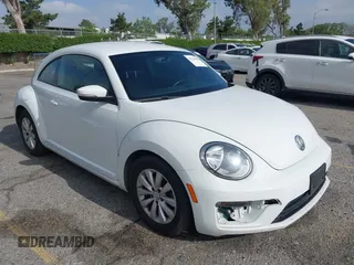 2019 Volkswagen Beetle S с VIN 3VWFD7AT1KM711591, выставлен на аукционе IAAI как лот 42222001 с пробегом 73 014 миль миль и . История ставок и продаж доступна на DreamBid. Изображение 1.