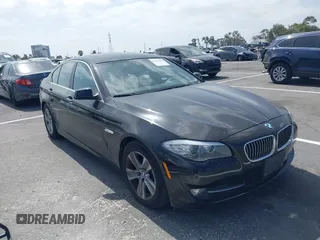 2011 BMW 5 Series 528i с VIN WBAFR1C55BDS35371, выставлен на аукционе IAAI как лот 42437819 с пробегом 103 732 миль миль и . История ставок и продаж доступна на DreamBid. Изображение 1.