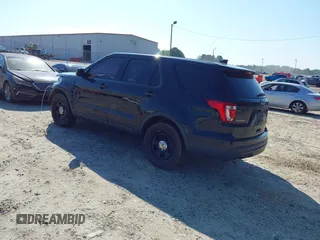 2017 Ford Police Interceptor Utility z VIN 1FM5K8AT9HGC90227, wystawiony jako IAAI lot #42621913 z przebiegiem 144 480 mil mil oraz . Historia ofert i sprzedaży dostępna na DreamBid. Obrazek 3.