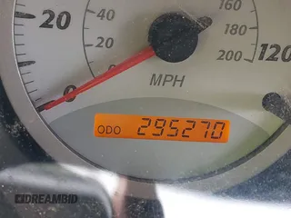 2005 Toyota RAV4 z VIN JTEHD20V550059126, wystawiony jako IAAI lot #42387891 z przebiegiem 295 270 mil mil oraz . Historia ofert i sprzedaży dostępna na DreamBid. Obrazek 7.