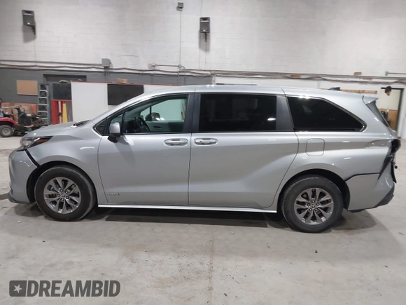 2021 Toyota Sienna LE with VIN 5TDKRKEC9MS043624, listed as a IAAI auction lot 41905045 with 63,993 mi miles. Bid and sale history available at carsss.com. Image 14.