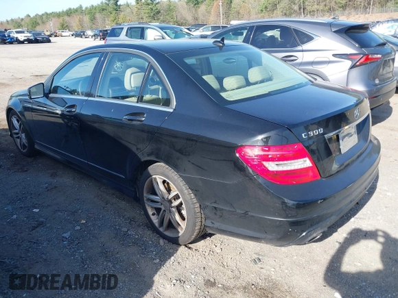 2013 Mercedes-Benz C 300 Sport z VIN WDDGF8AB2DR287909, wystawiony jako IAAI lot #42144796 z przebiegiem 171 534 mil mil oraz . Historia ofert i sprzedaży dostępna na DreamBid. Obrazek 3.
