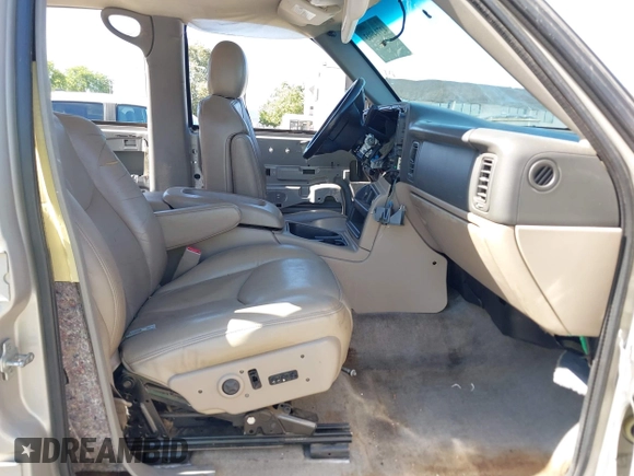 2005 Chevrolet Tahoe LS with VIN 1GNEC13V75R259203, listed as a IAAI auction lot 42714903 with 175,131 mi miles and . Bid and sale history available at DreamBid. Image 5.