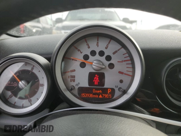 2010 MINI Convertible с VIN WMWMR3C56ATU97164, выставлен на аукционе Copart как лот 83908904 с пробегом 153 936 миль миль и Списание • Salvage title. История ставок и продаж доступна на DreamBid. Изображение 9.