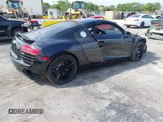 2014 Audi R8 z VIN WUAAUAFG6EN001685, wystawiony jako IAAI lot #42170982 z przebiegiem 19 588 mil mil oraz . Historia ofert i sprzedaży dostępna na DreamBid. Obrazek 4.