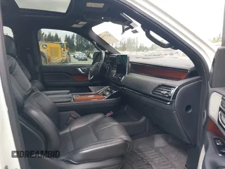 2020 Lincoln Navigator Reserve z VIN 5LMJJ3LT3LEL05128, wystawiony jako IAAI lot #42177716 z przebiegiem 54 175 mil mil oraz . Historia ofert i sprzedaży dostępna na DreamBid. Obrazek 5.