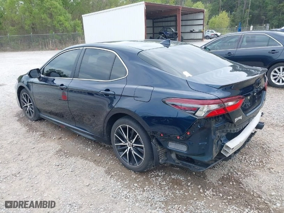 2021 Toyota Camry SE Nightshade with VIN 4T1G11AK5MU543890, listed as a IAAI auction lot 41904367 with 58,787 mi miles. Bid and sale history available at carsss.com. Image 3.