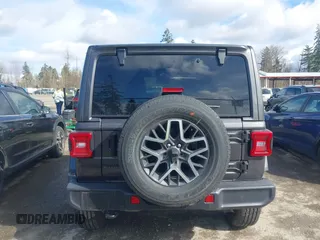 2025 Jeep Wrangler Sahara with VIN 1C4PJXENXSW527925, listed as a IAAI auction lot 41818650 with 5,478 mi miles and . Bid and sale history available at DreamBid. Image 16.
