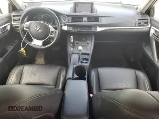 2013 Lexus CT 200h z VIN JTHKD5BH5D2168738, wystawiony jako Copart lot #56362615 z przebiegiem 107 231 mil mil oraz Szkody całkowita. Historia ofert i sprzedaży dostępna na DreamBid. Obrazek 8.