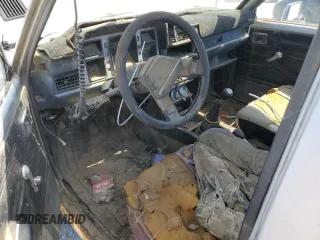 1981 Datsun 720 z VIN JN6MD02Y8BW002679, wystawiony jako Copart lot #54803875 z przebiegiem 109 018 mil mil oraz Tytuł czysty. Historia ofert i sprzedaży dostępna na DreamBid. Obrazek 8.