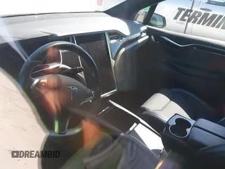 2017 Tesla Model X 90D z VIN 5YJXCAE28HF059140, wystawiony jako IAAI lot #41648518 z przebiegiem Nie podano mil oraz . Historia ofert i sprzedaży dostępna na DreamBid. Obrazek 7.