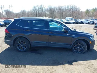 2024 Volkswagen Tiguan SE z VIN 3VVMB7AX0RM048335, wystawiony jako IAAI lot #41810972 z przebiegiem 29 467 mil mil oraz . Historia ofert i sprzedaży dostępna na DreamBid. Obrazek 13.