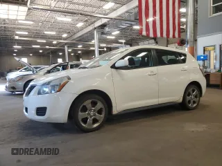 2010 Pontiac Vibe z VIN 5Y2SM6E03AZ420535, wystawiony jako Copart lot #55619275 z przebiegiem 172 026 mil mil oraz Czysty tytuł • Clean title. Historia ofert i sprzedaży dostępna na DreamBid. Obrazek 1.