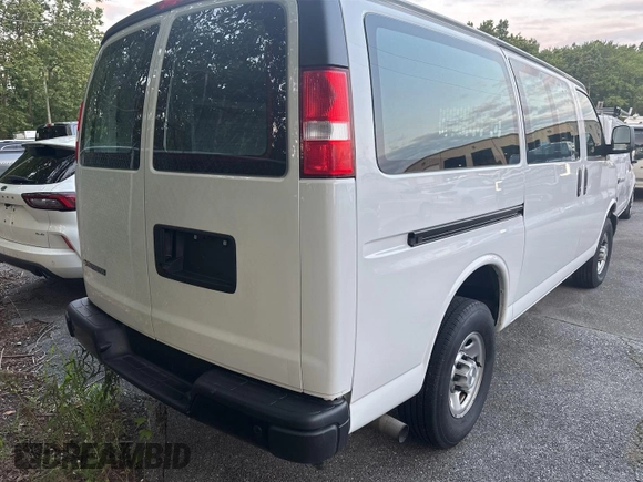 2022 Chevrolet Express Cargo z VIN 1GCWGAFP0N1263543, wystawiony jako IAAI lot #42841729 z przebiegiem 20 019 mil mil oraz . Historia ofert i sprzedaży dostępna na DreamBid. Obrazek 25.