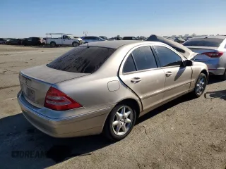 2001 Mercedes-Benz C 320 with VIN WDBRF64JX1F125063, listed as a Copart auction lot 70102164 with 204,937 mi miles and Salvage Title. Bid and sale history available at DreamBid. Image 3.