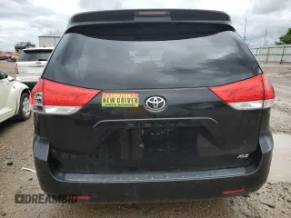 2012 Toyota Sienna XLE AAS z VIN 5TDYK3DC7CS263011, wystawiony jako Copart lot #58335465 z przebiegiem 229 319 mil mil oraz Czysty tytuł • Clean title. Historia ofert i sprzedaży dostępna na DreamBid. Obrazek 6.