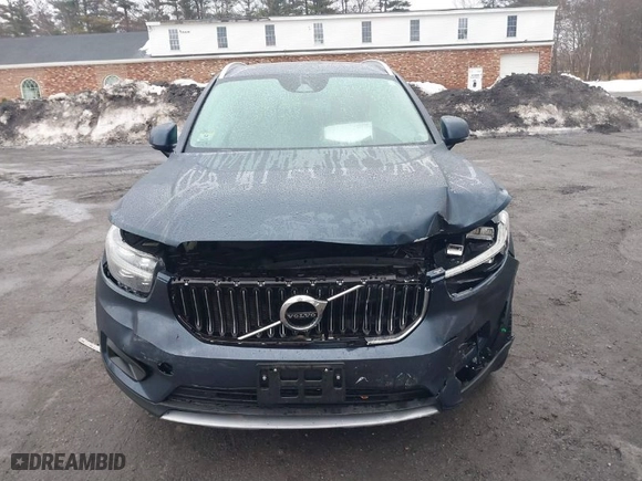 2020 Volvo XC40 Inscription with VIN YV4162UL9L2264634, listed as a IAAI auction lot 41717331 with 36,243 mi miles. Bid and sale history available at carsss.com. Image 6.