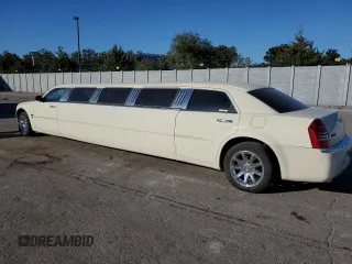 2005 Chrysler 300 C z VIN 2C3JA63H05H504299, wystawiony jako Copart lot #82318874 z przebiegiem 88 039 mil mil oraz Szkoda całkowita • Salvage title. Historia ofert i sprzedaży dostępna na DreamBid. Obrazek 2.
