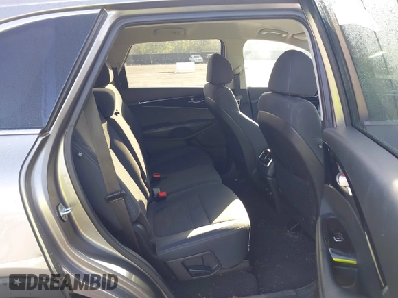 2018 Kia Sorento LX V6 with VIN 5XYPGDA51JG376682, listed as a IAAI auction lot 41914856 with 116,428 mi miles. Bid and sale history available at carsss.com. Image 8.