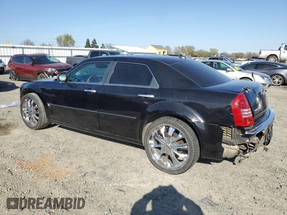 2005 Chrysler 300 300C AWD z VIN 2C3AK63H55H672324, wystawiony jako Copart lot #48790925 z przebiegiem 258 543 mil mil oraz Szkoda całkowita • Salvage title. Historia ofert i sprzedaży dostępna na DreamBid. Obrazek 2.