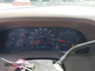 2001 Ford F-250 XL z VIN 1FTNF21L91EC17897, wystawiony jako IAAI lot #42216133 z przebiegiem 220 682 mil mil oraz . Historia ofert i sprzedaży dostępna na DreamBid. Obrazek 7.