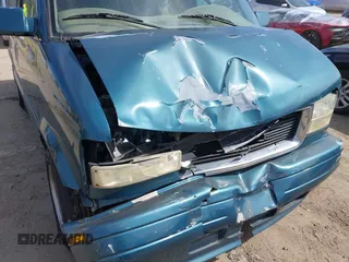 2001 GMC Safari with VIN 1GKDM19W61B514268, listed as a IAAI auction lot 41936185 with 159,881 mi miles and . Bid and sale history available at carsss.com. Image 6.