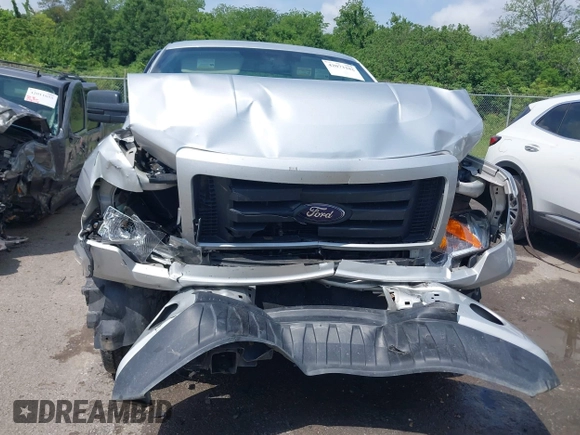 2009 Ford F-150 STX z VIN 1FTRX12W59KB81818, wystawiony jako IAAI lot #42073182 z przebiegiem 76 968 mil mil oraz . Historia ofert i sprzedaży dostępna na DreamBid. Obrazek 6.