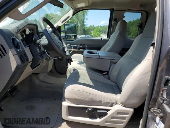 2008 Ford F-250 XL z VIN 1FTSX21518ED53470, wystawiony jako Copart lot #58700765 z przebiegiem 71 241 mil mil oraz Czysty tytuł • Clean title. Historia ofert i sprzedaży dostępna na DreamBid. Obrazek 7.