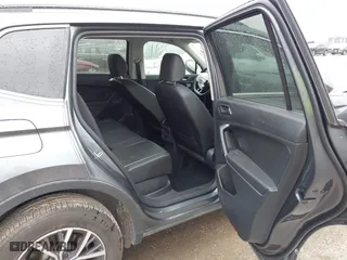 2020 Volkswagen Tiguan SE with VIN 3VV2B7AX4LM024554, listed as a IAAI auction lot 41546316 with 47,657 mi miles. Bid and sale history available at carsss.com. Image 8.