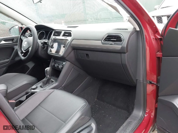 2019 Volkswagen Tiguan SE with VIN 3VV2B7AX3KM044275, listed as a IAAI auction lot 41555655 with 56,501 mi miles. Bid and sale history available at carsss.com. Image 5.